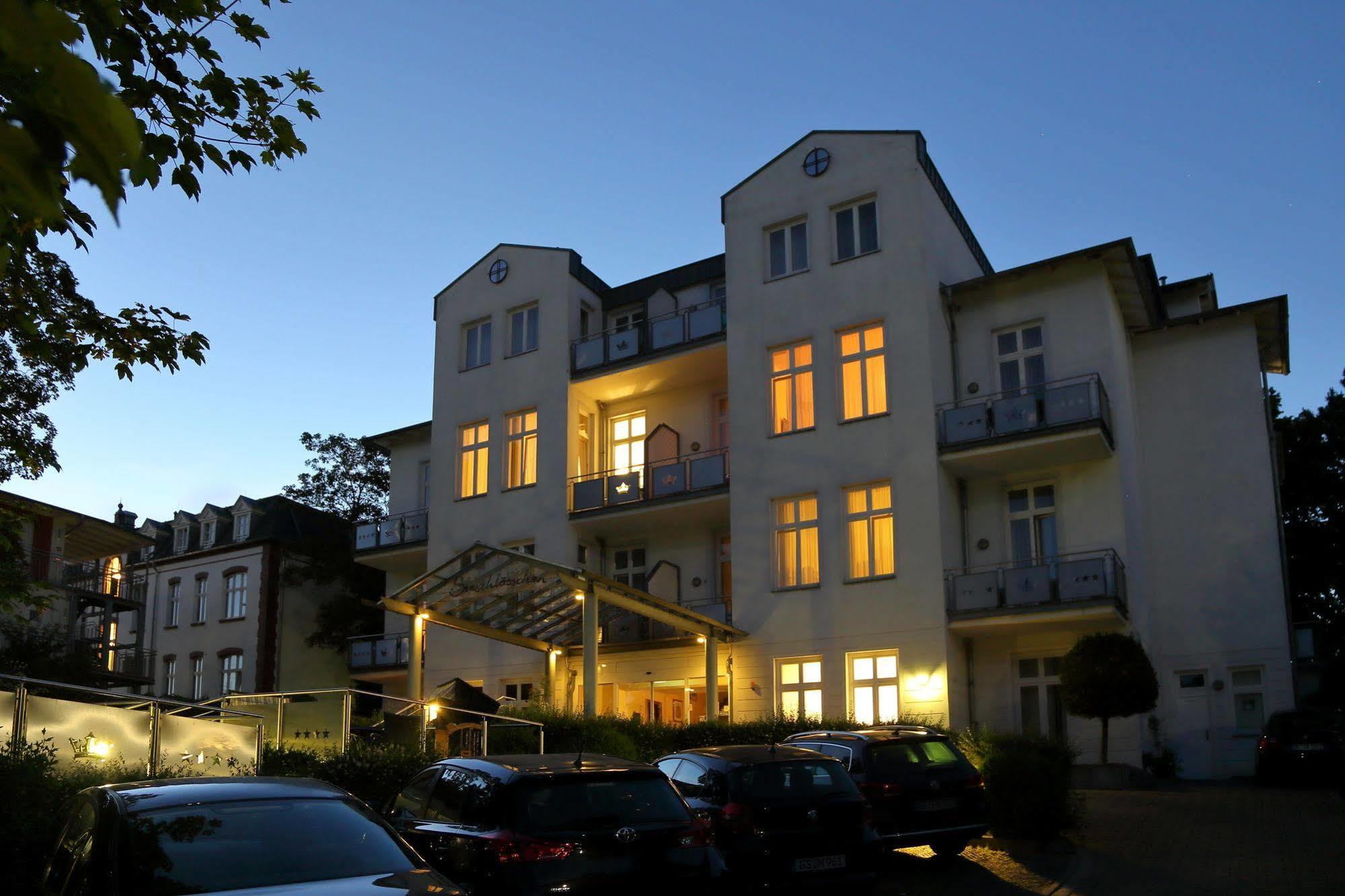 Aparthotel Seeschloesschen Зиновиц Екстериор снимка