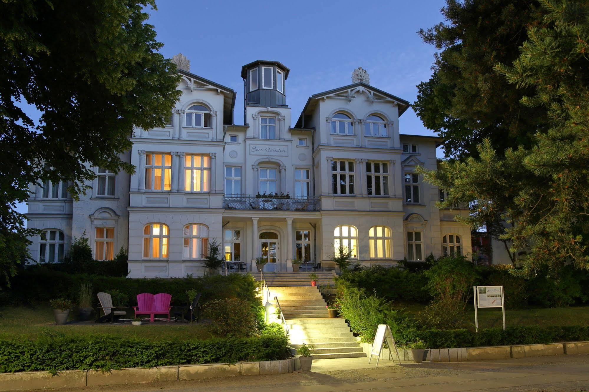 Aparthotel Seeschloesschen Зиновиц Екстериор снимка