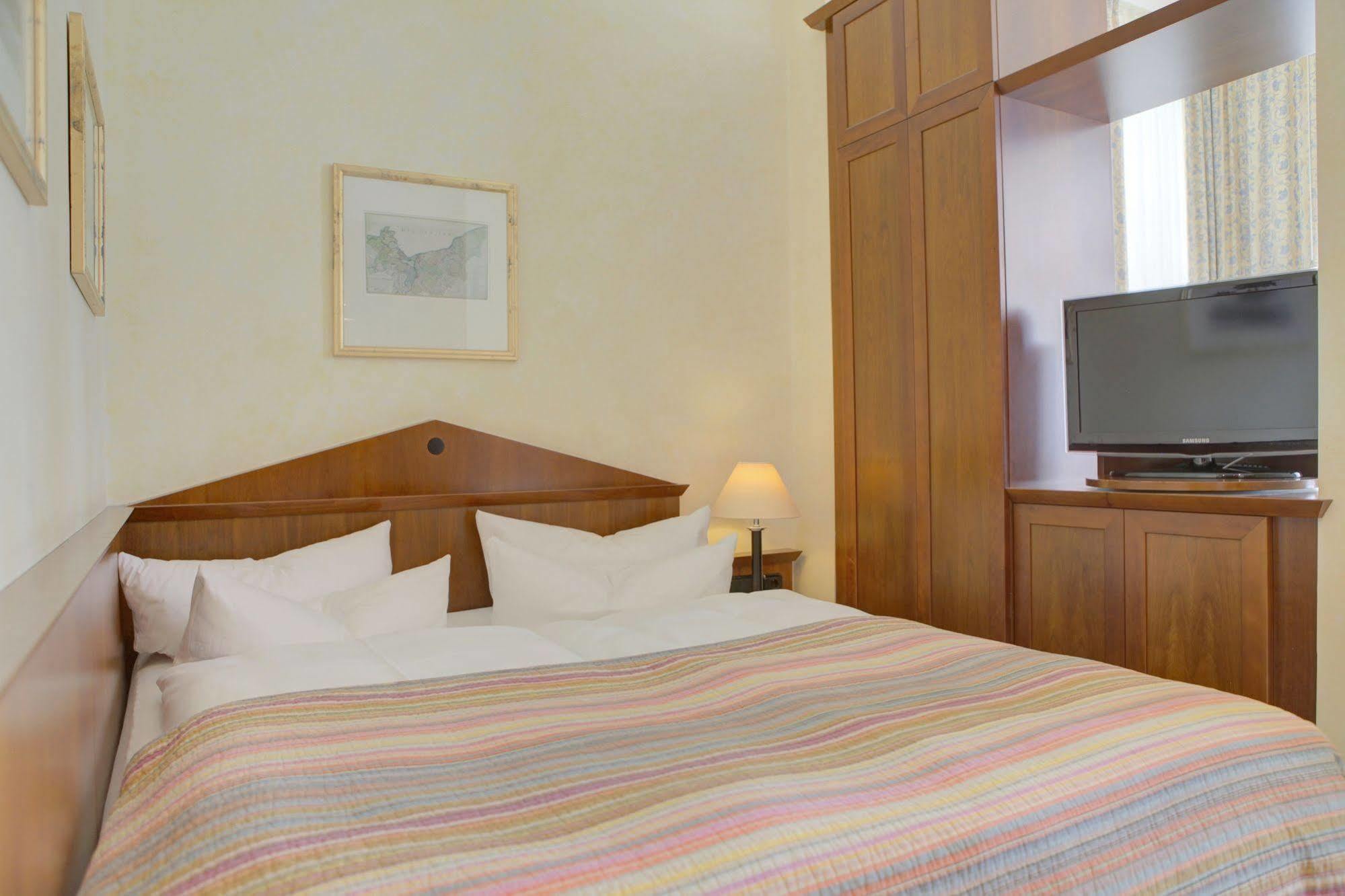Aparthotel Seeschloesschen Зиновиц Екстериор снимка