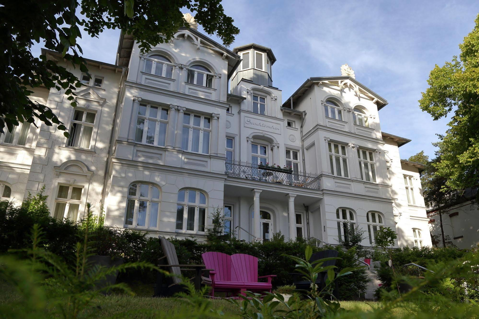 Aparthotel Seeschloesschen Зиновиц Екстериор снимка